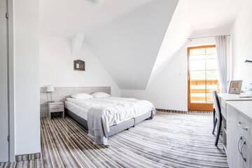 Фото номера Двухместный номер с 1 кроватью Отель Hotel przy Dworze Spa &amp; Wellness г. Лесьна-Подляска 7